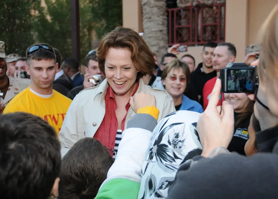 Sigourney Weaver unterstützt Kamala Harris beim Filmfestival in Venedig