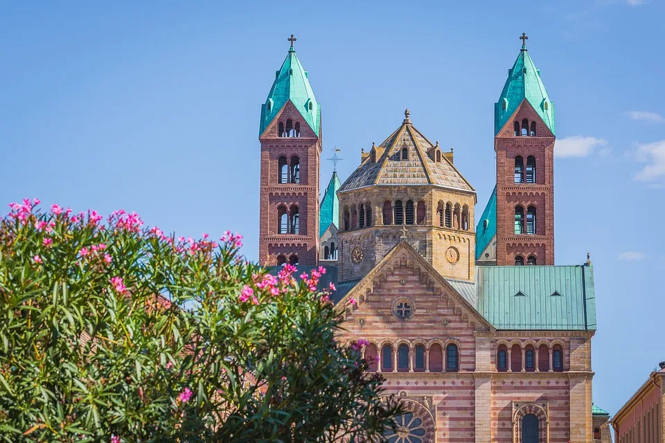 Speyer im Fokus: Neue Ausstellung zum Erbe von Kreuz und Krone