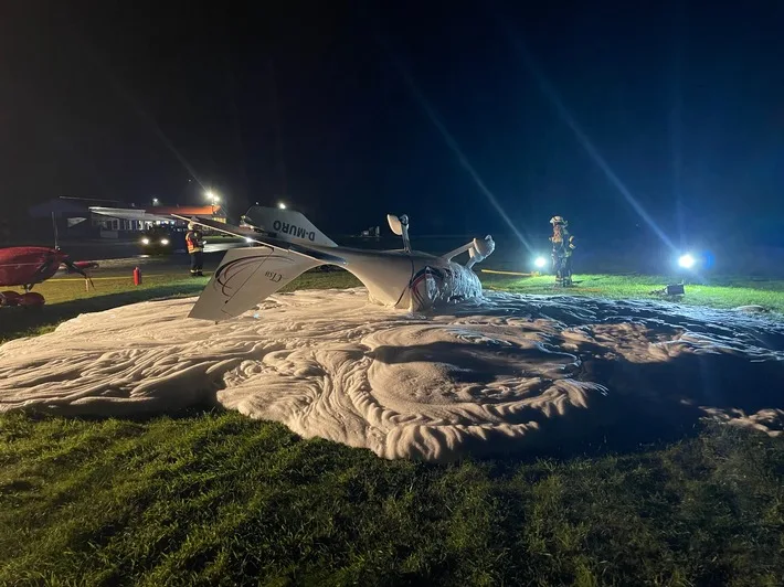 Sturmböe verursacht Chaos: Flugzeug auf Flughafen Leer-Papenburg beschädigt