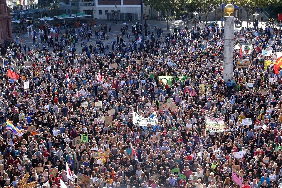 Thüringen im Brennpunkt: Tausende demonstrieren gegen die AfD