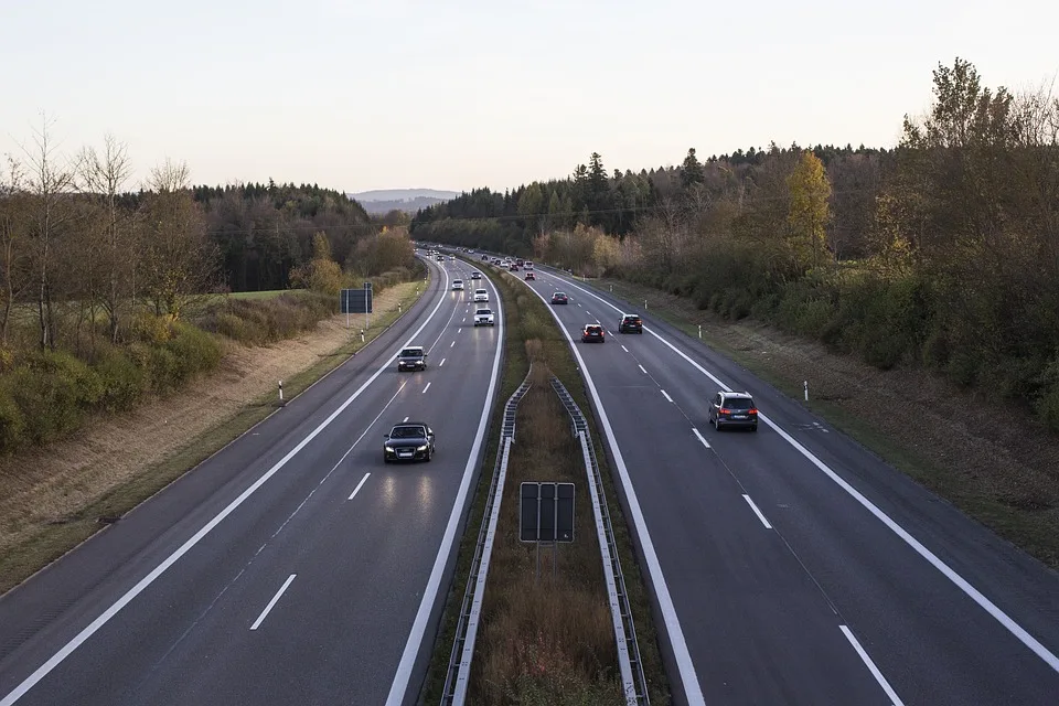 Verkehrsunfälle in der Region: Schwer Verletzter nach Kollision mit Roller