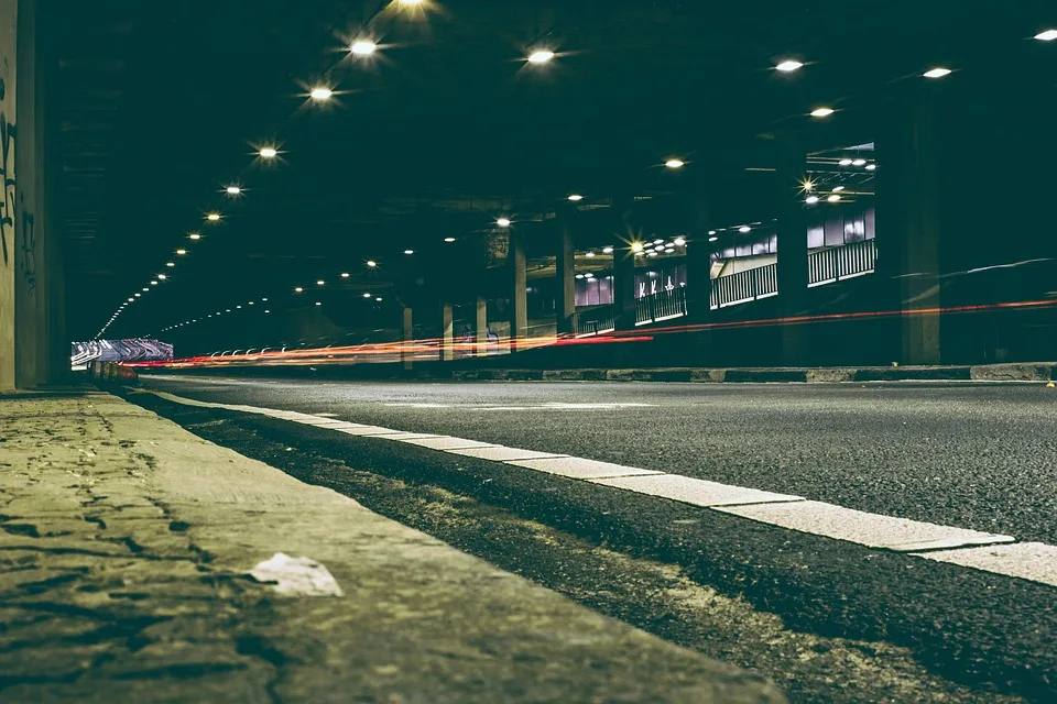 Verkehrsunfall auf A1: Metallgegenstand verursacht Sachschaden an neun Fahrzeugen