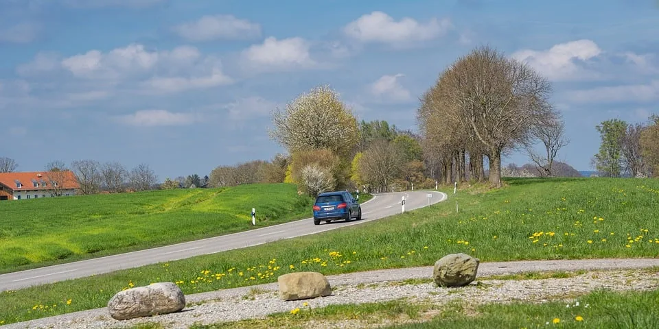 Verkehrsunfall bei Transvaal: Omnibus kollidiert mit Traktor