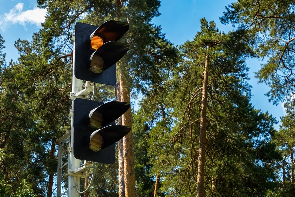 Verkehrsunfall In Muehlhausen Pkw Ignoriert Rotlicht Und Kollidiert Mit Lkw.jpg