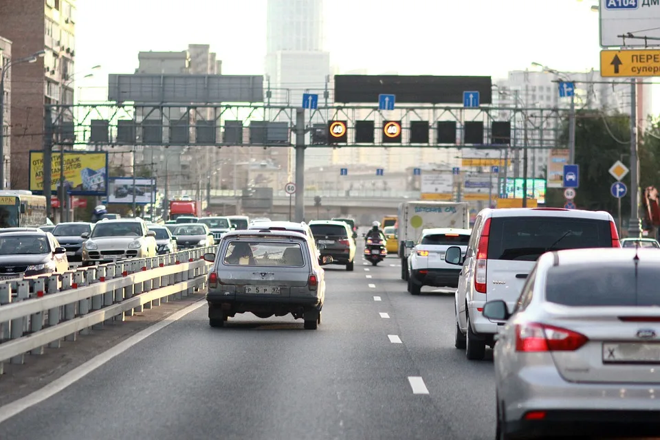 Verkehrswelle zum Ferienende: ADAC warnt vor Staus in Bayern und BW