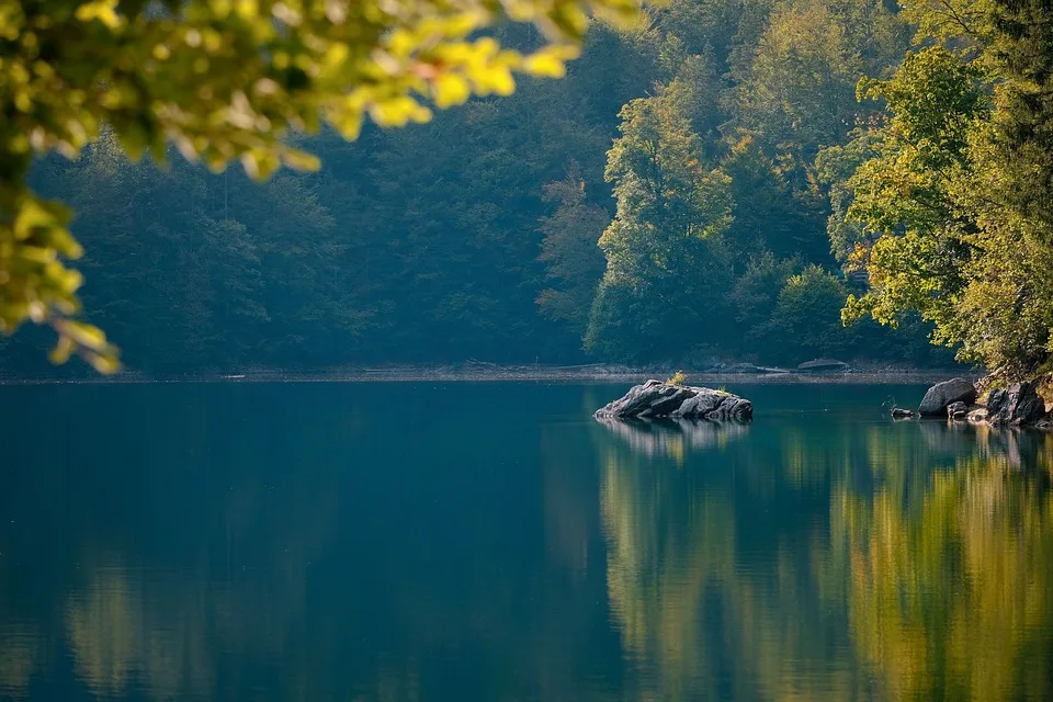 Versteckter Badegenuss: Der Thalheimer Weiher als Geheimtipp in Fraunberg