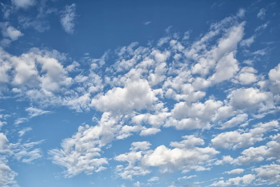 Wetterübersicht: Stürmische Nächte im Norden, sonnige Tage im Süden