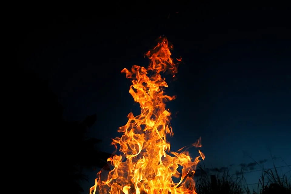 Zeugen gesucht: Pkw-Brand in Mühlacker sorgt für Aufregung