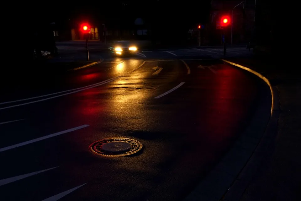 Zeugen gesucht: Verkehrsunfallflucht in Geldern – Anhänger beschädigt