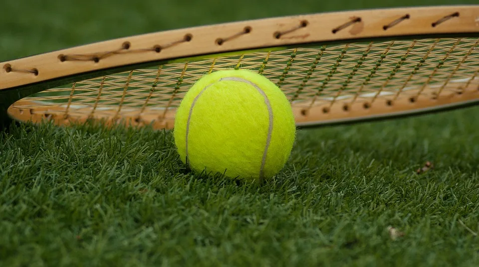 Zverev bezwingt Marterer und kämpft sich in die zweite Runde der US Open