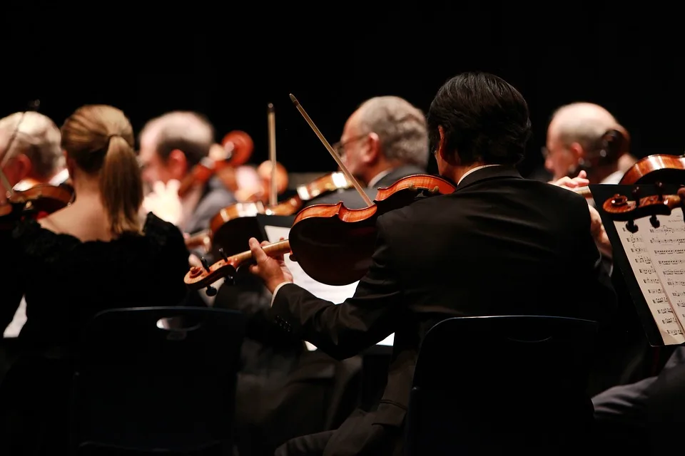 „Bruckners Fünfte: Ein feierlicher Auftakt mit Kirill Petrenko“