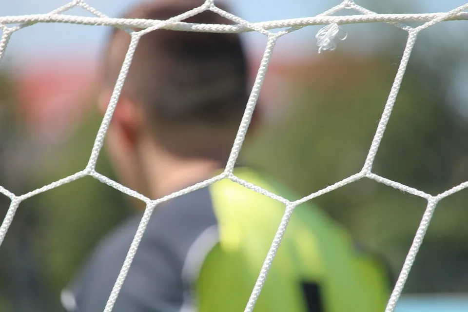 „Manuel Neuer vor entscheidendem Schritt: Bleibt er dem DFB treu?“