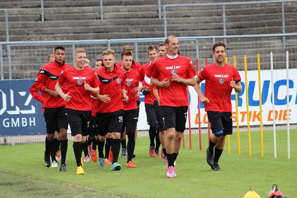 Arminia Bielefeld feiert 120 Jahre: Wählen Sie das neue Sondertrikot!