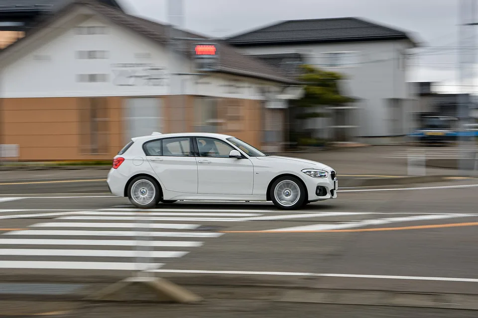 BMW X6 in Ostheim ausgebrannt: Handgranate bei Löscharbeiten gefunden!