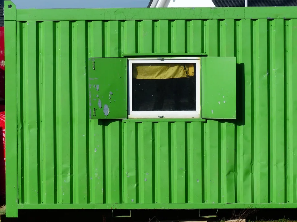 Baucontainer in Siegelbach aufgebrochen: Polizei sucht Zeugen