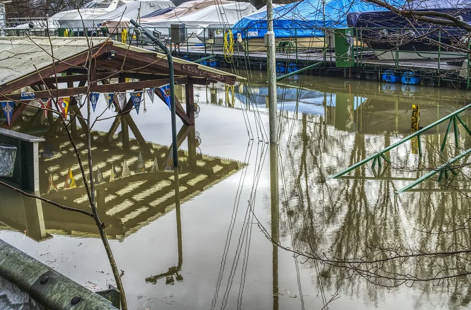 Bayern atmet auf: Hochwasser sinkt, doch Isar bleibt kritisch!