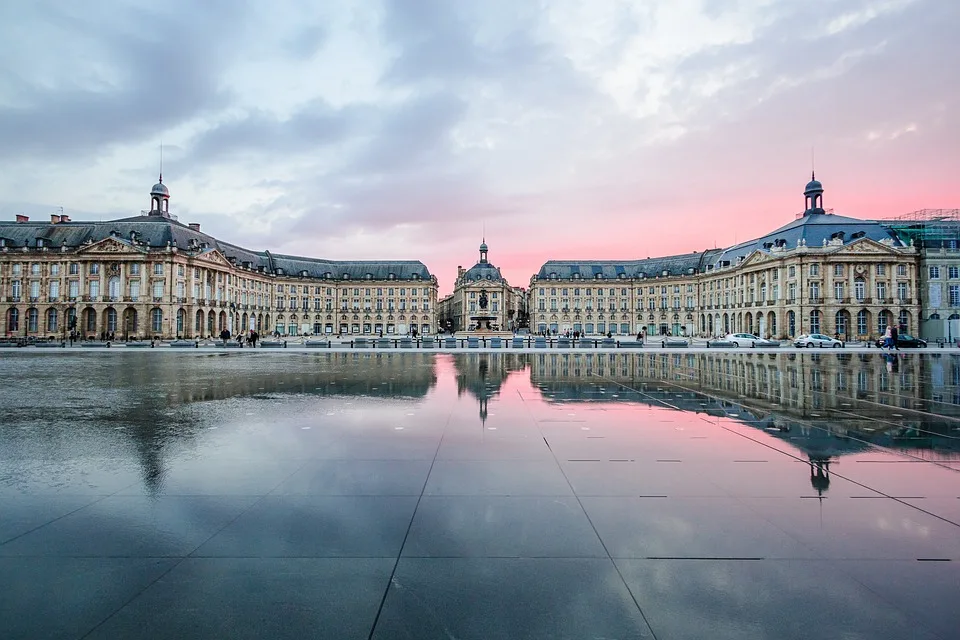 Bordeaux: Abrissarbeiten am Virgin Megastore sorgen für Aufregung!