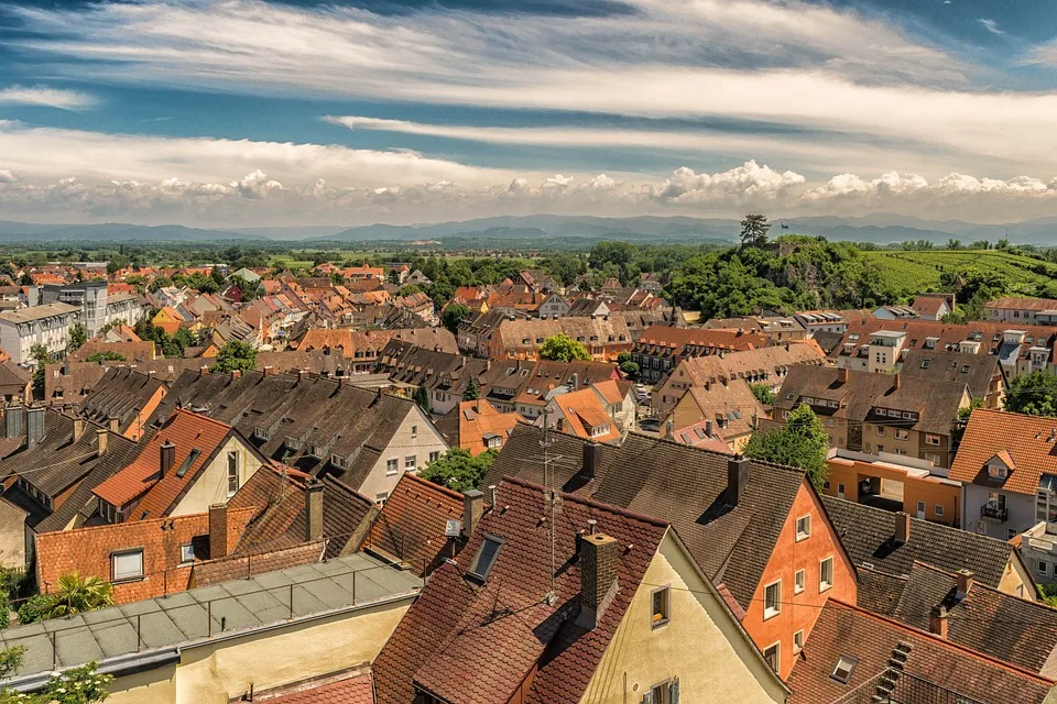 Breisach unter Schock: Schwangere Frau von betrunkenen Angreifern verletzt