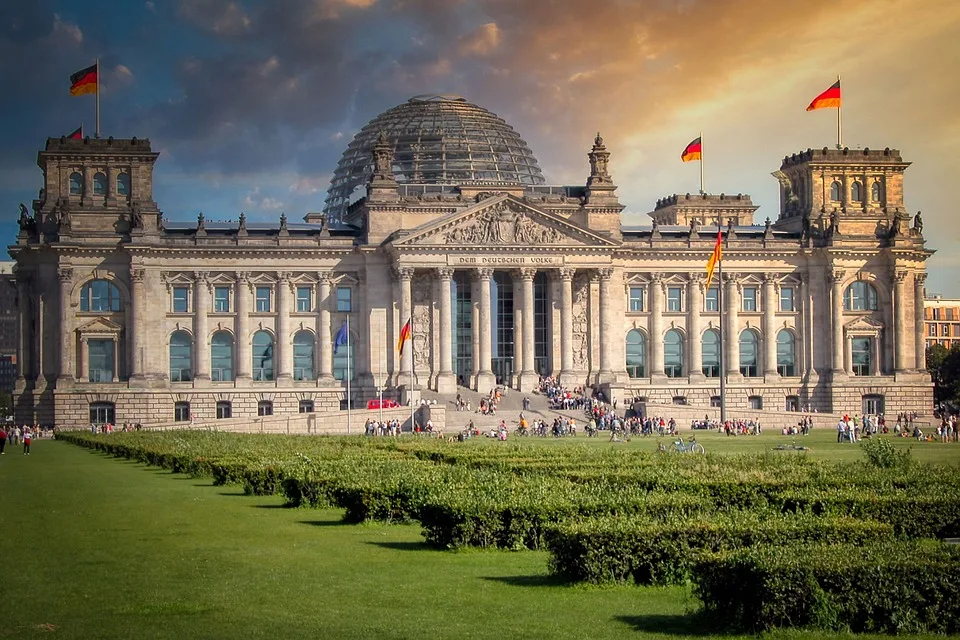 Bundestag diskutiert Haushaltsentwurf: 12 Milliarden Euro Lücke im Fokus