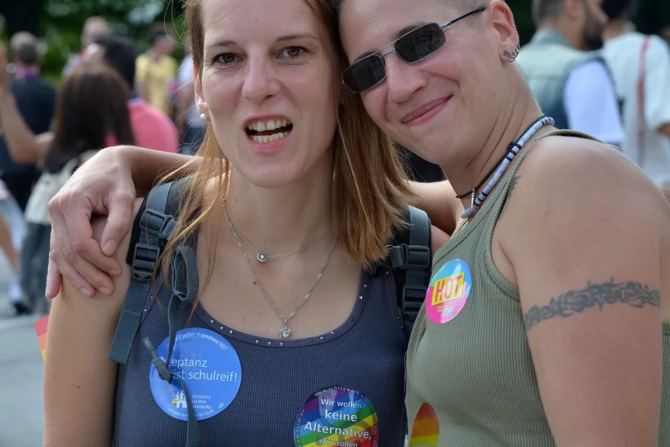 Csd Zwickau Friedlicher Protest Fuer Lgbtq Rechte Trotz Rechter Demos.jpg