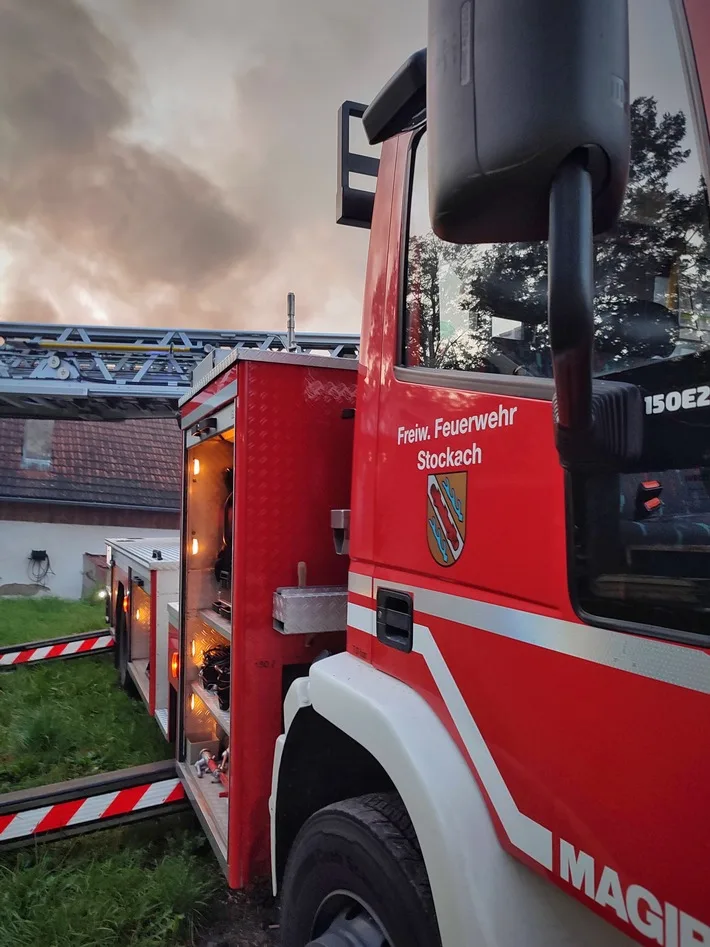 Dachstuhlbrand in Billafingen: Feuerwehr kämpft um wertvolle Zeit!