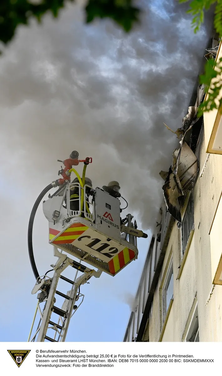 Dachstuhlbrand in Forstenried: Feuerwehr im Großeinsatz