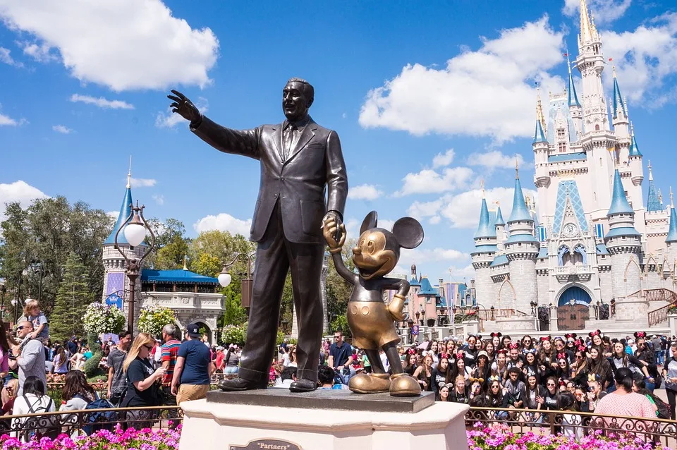 Disney Dream: Erstmals im Hamburger Hafen – Ein Fest für Kreuzfahrtliebhaber