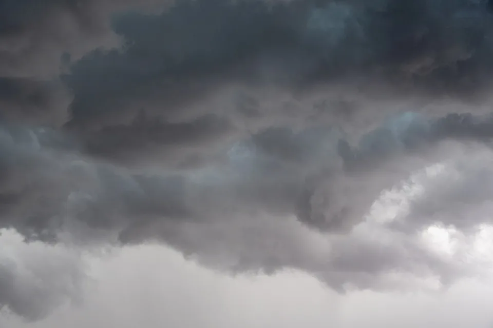 Dramatische Wetterwende: Amateurfußball kämpft gegen Regenfolgen!