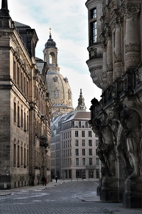 Dresden: Schockierender Brückeneinsturz – Sicherheit der Carola-Brücke gefährdet!