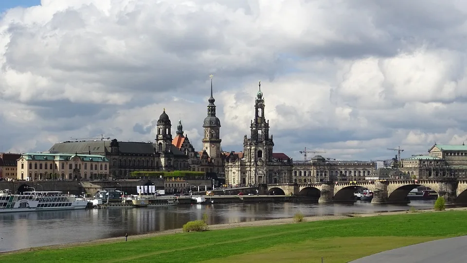 Dresden in Aufruhr: Carolabrücke vor dem Kollaps – Hochwasser droht!