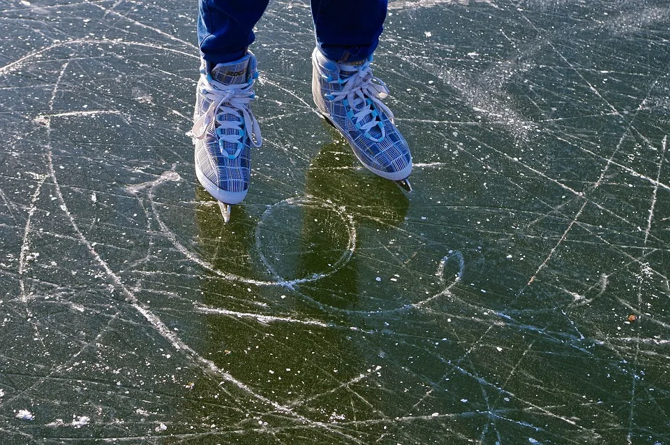 Eissporthalle Harsefeld: Saisonstart mit großer Disco und tollen Preisen!