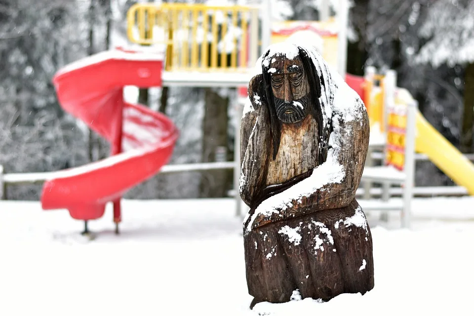 Erfurter Holzkunst: Bänke mit handgeschnitzten Stadtmotiven erfreuen!