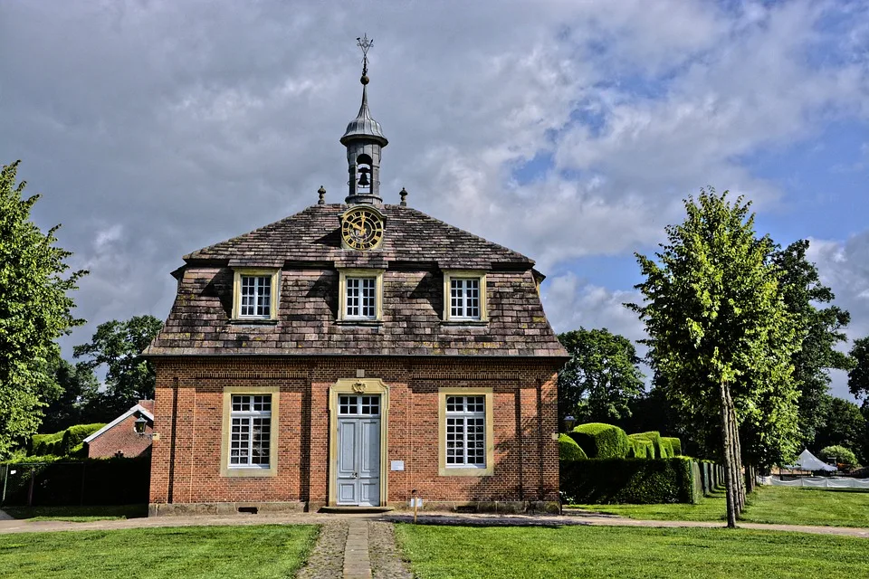 Erleben Sie Clemens August: Führung durch Schloss Clemenswerth!