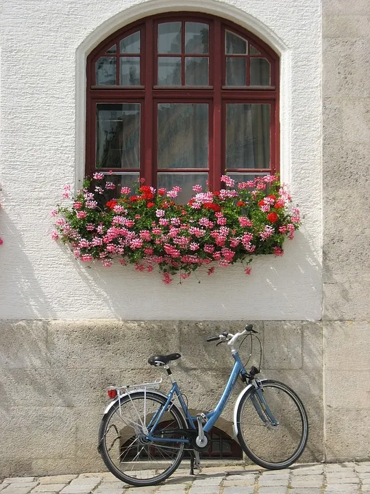 Fahrradunfall in Neuried: Radfahrerin nach Kollision leicht verletzt