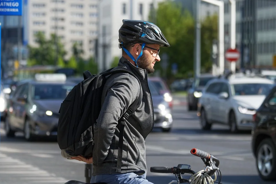 Fataler Zusammenstoß: Radfahrer stirbt nach Kollision mit Lkw in Lambsheim