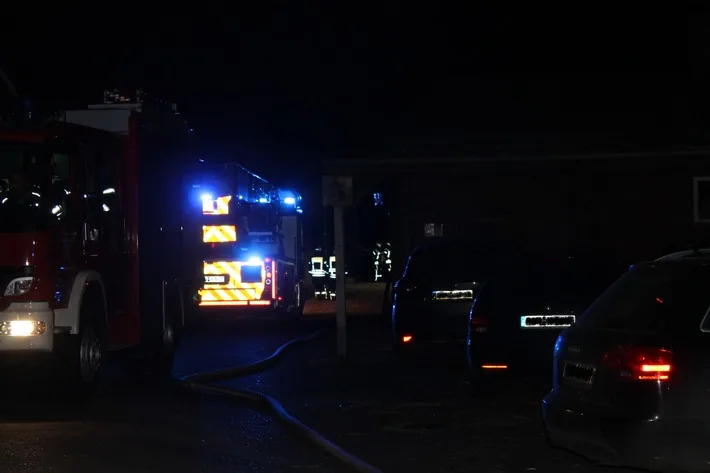 Feuerchaos in Rhade: Landwirtschaftsgebäude gerät in Flammen!