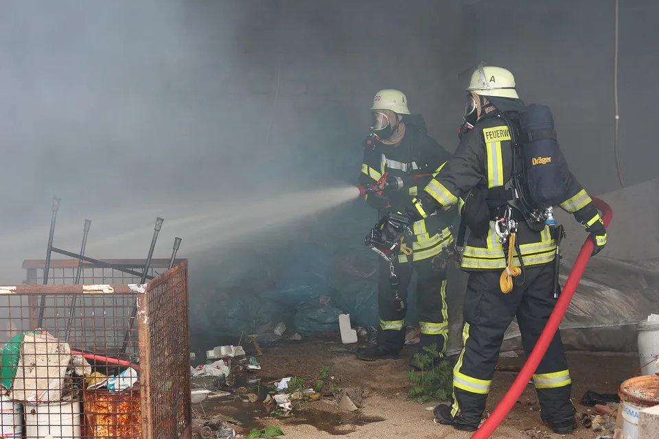 Feuerwehr im Einsatz: Wohnhausbrand in Wesseling-Urfeld aufgeklärt!