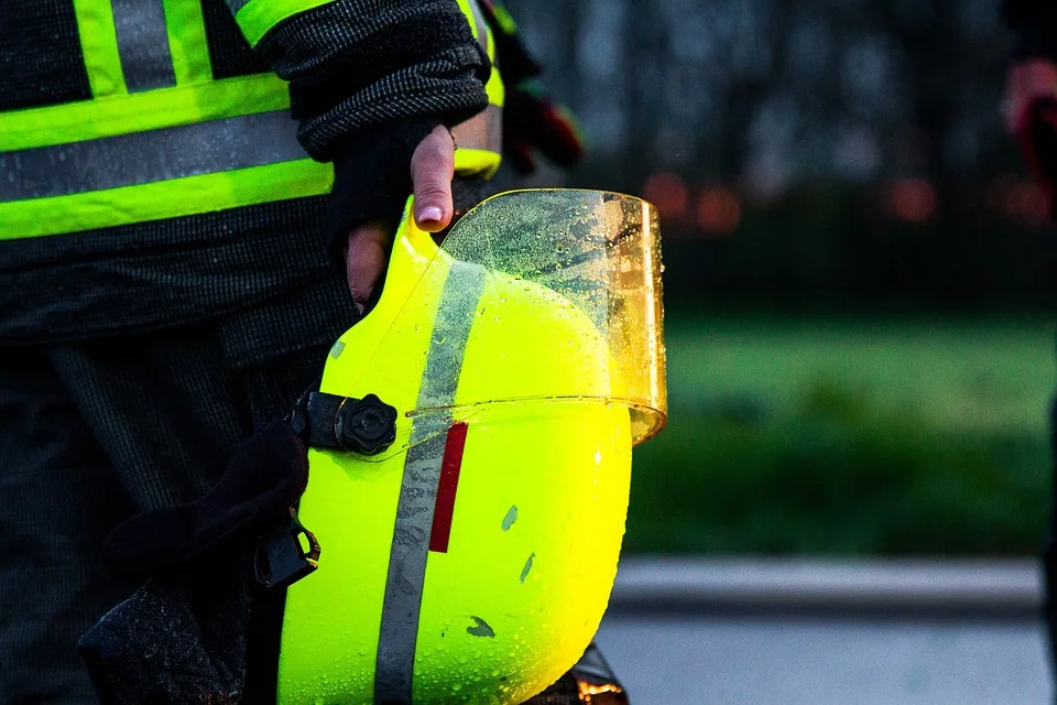 Feuerwehr rettet Kasseler Hafen vor umweltgefährdendem Wassereinbruch!