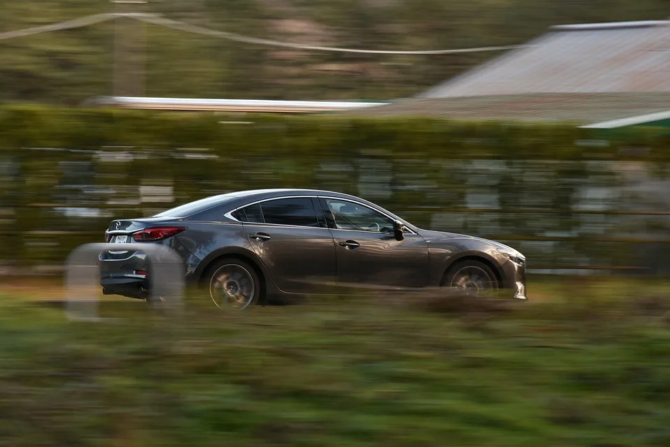 Flüchtiger Mazda-Fahrer nach Unfall auf A2: Zeugen gesucht!