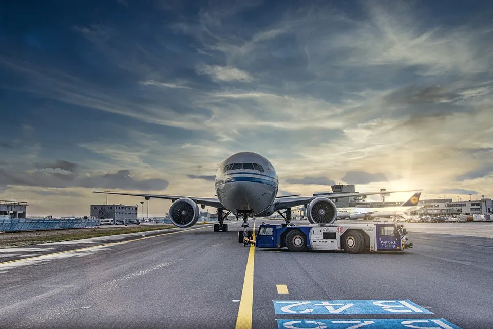 Flughafen Paderborn feiert 55 Jahre: Jetzt auch mit Heinz-Nixdorf-Glanz!