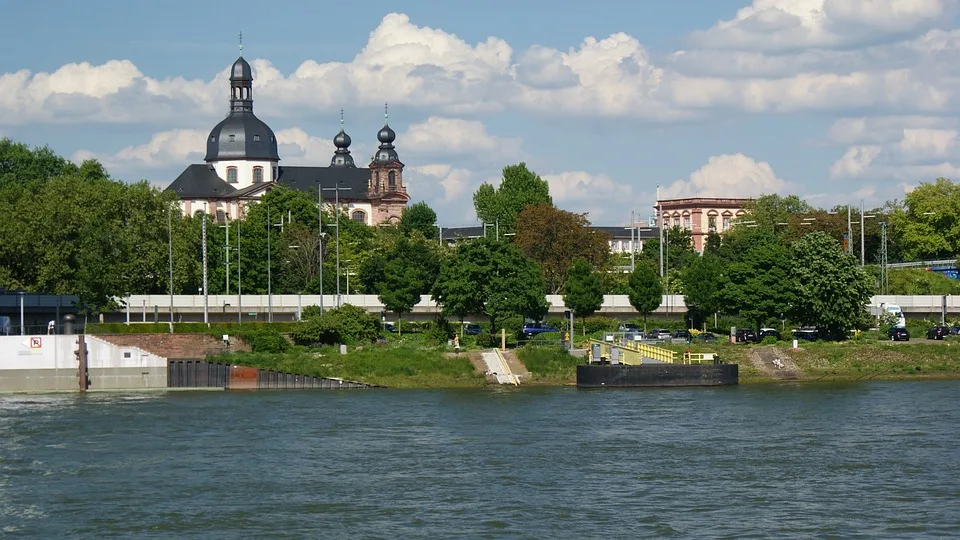 Gewalttat in Mannheim: 24-Jähriger von Unbekannten verletzt