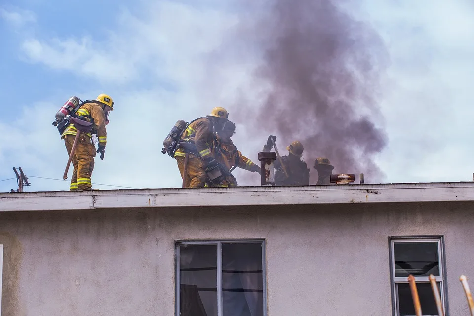 Großbrand in Ehrenberg: Feuerwehr kämpft gegen Flammen im Gasthof