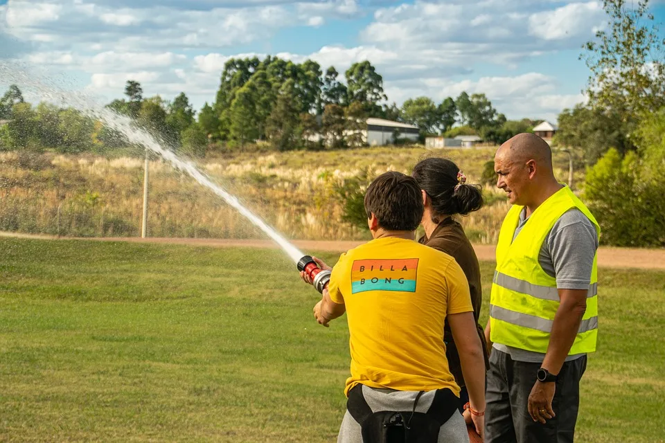 Große Feuerwehrausbildung: 50 Fahrzeuge und Blaulicht im Kreis!