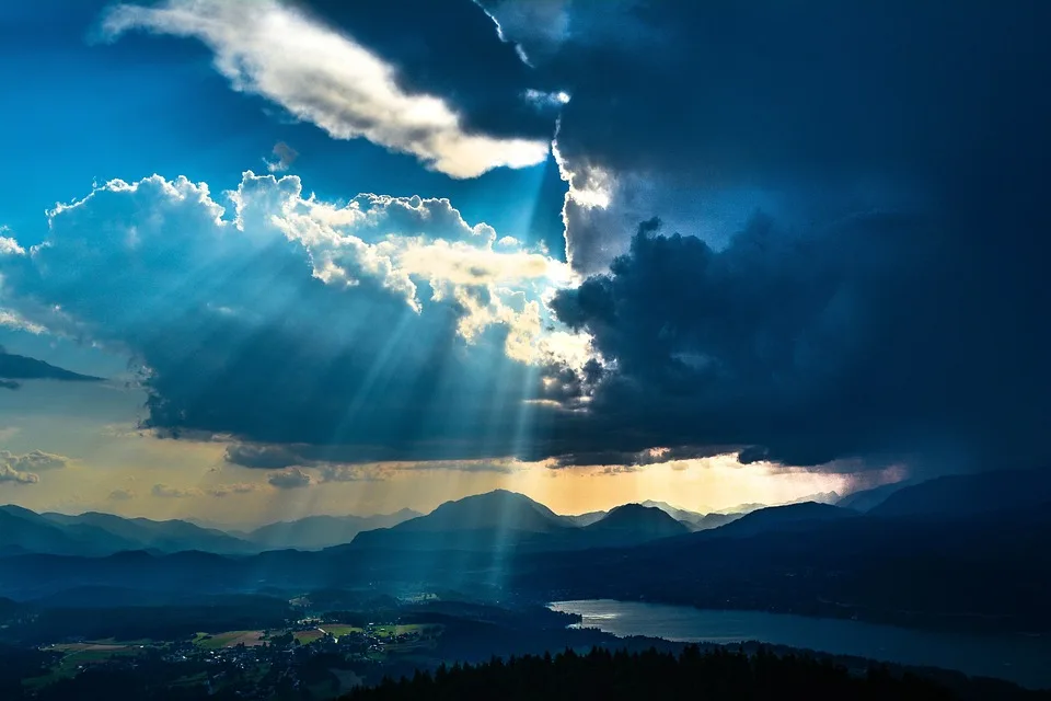 Herbstgewitter in Hessen: Dauerregen und stürmische Böen drohen!