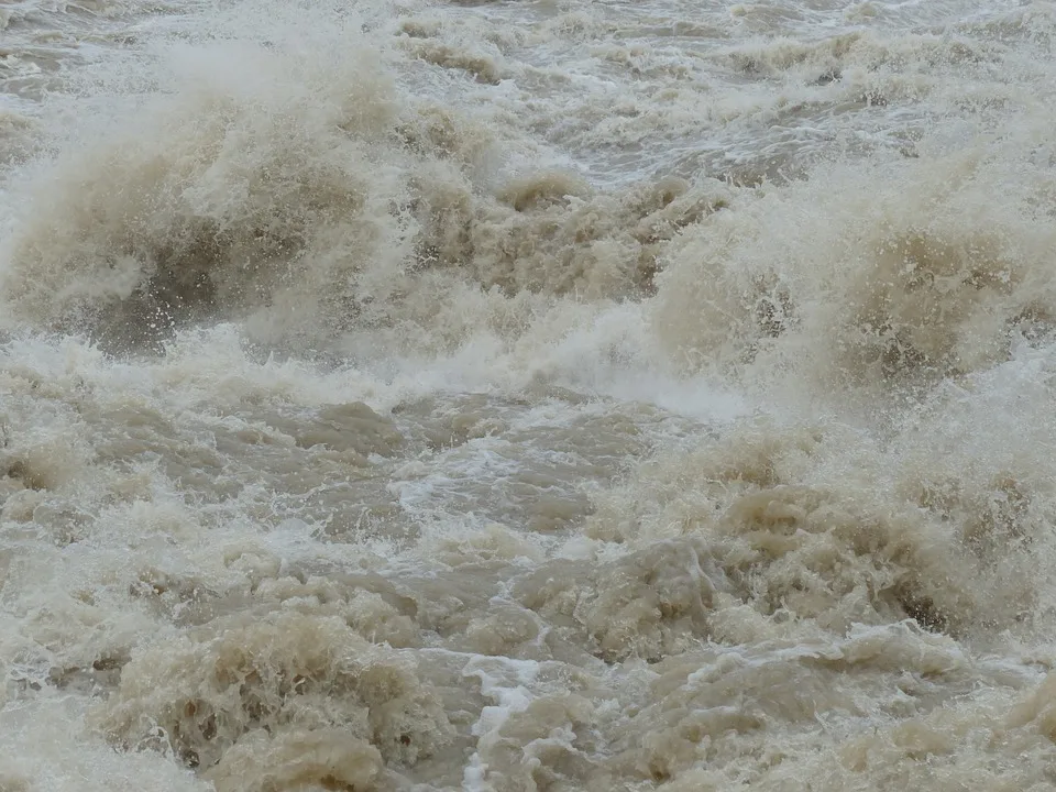 Hochwasser-Chaos: Evakuierungen nach Dammbruch in Südwestpolen!