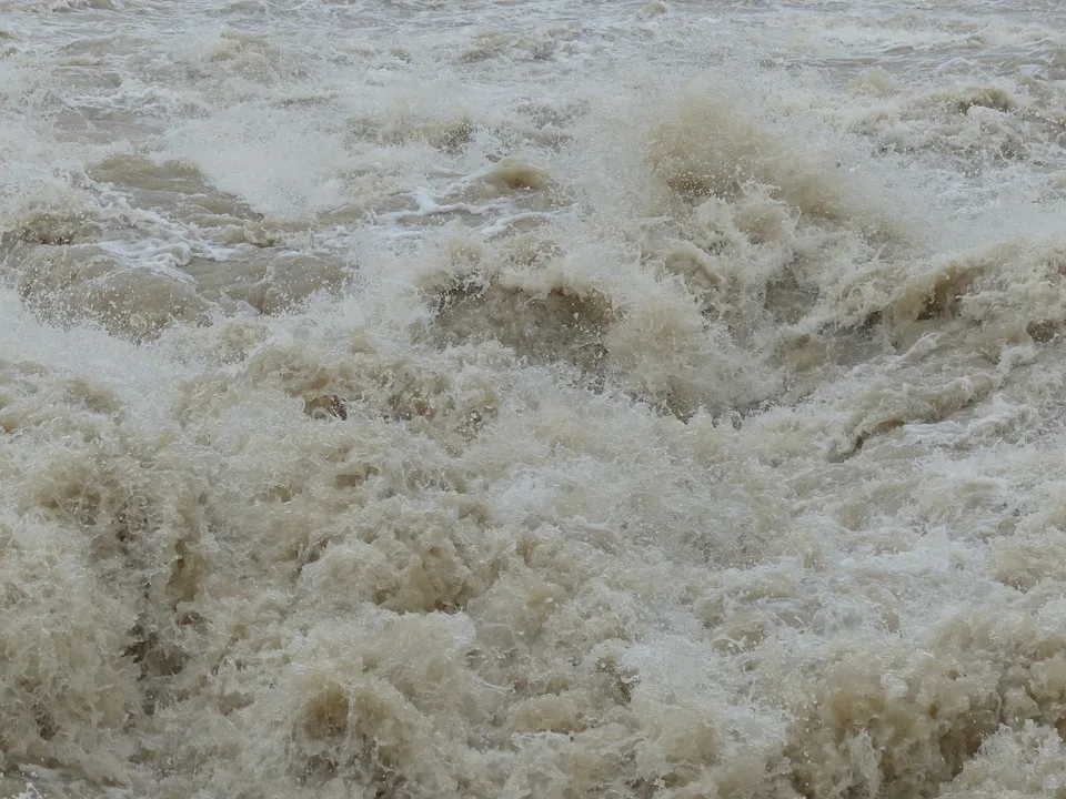 Hochwasser-Chaos in Tschechien: Pegel überschreiten kritische Marken!