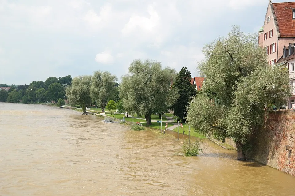 Hochwasseralarm in Sachsen: Elbfähren und Schiffsverkehr fallen aus!