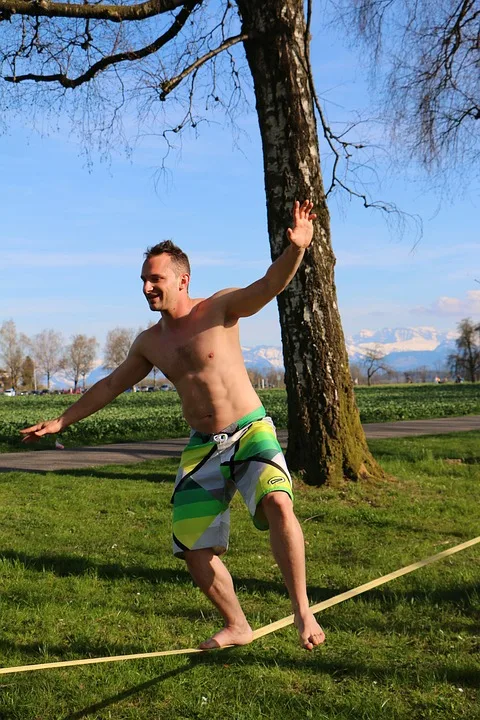 Jaan Roose: Erster Slackliner überquert den Bosporus in Rekordzeit!