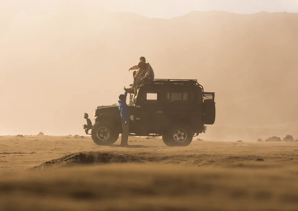 Jeep-Drama am Katzenberg: 51-Jährige rammt Hauswand und verursacht hohen Schaden!