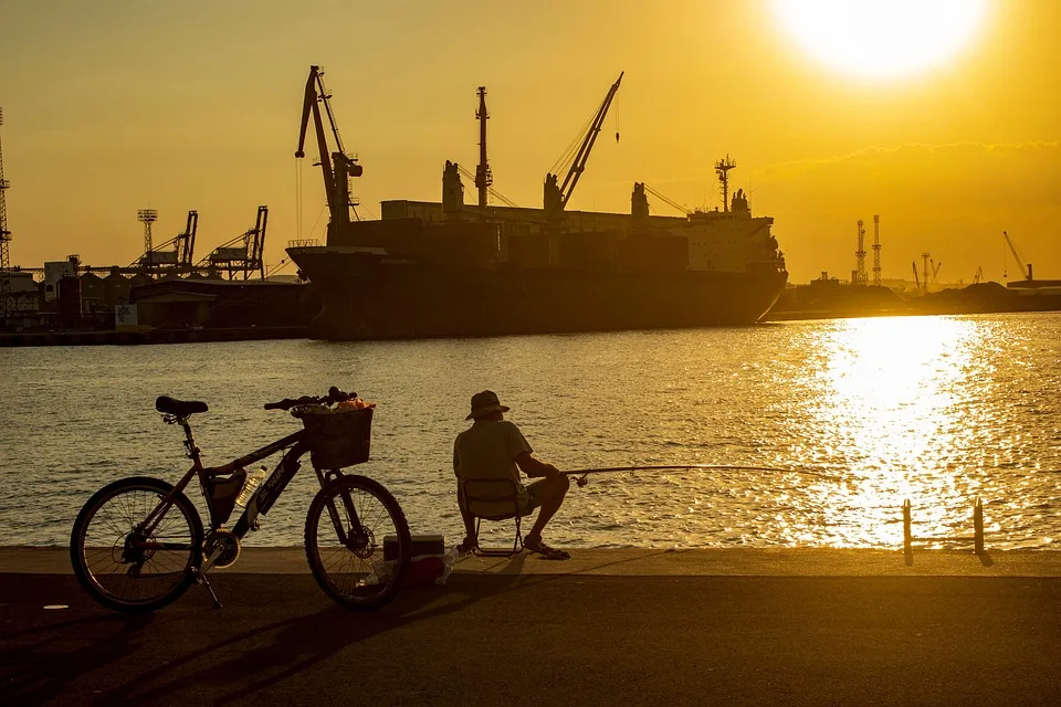 Kasseler Hafen: Historisches Frachtschiff „Weser“ droht zu sinken!